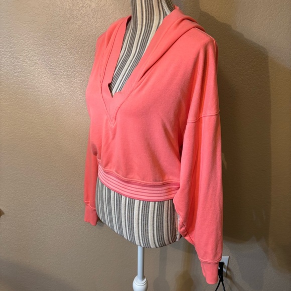 Free People Movement Hoodie XS Grand Slam Coral Pink Cropped V-Neck Ribbed Trim - Picture 8 of 15